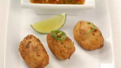 Рыбные котлеты с соусом чили