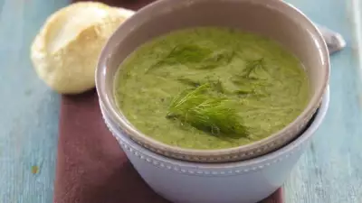 Бархатный суп из цукини и лука-порея