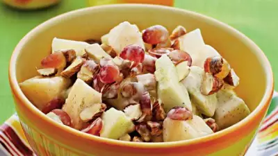 Осенний салат с цукини и фруктами