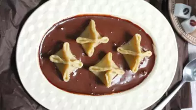 Сладкие фаготтини с шоколадным соусом