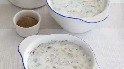 Холодный суп из кефира с огурцами