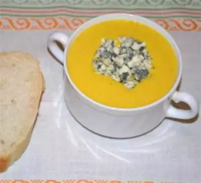 Густой суп-пюре из тыквы с курицей и мускатным орехом