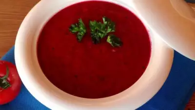 Суп-пюре с турецким горохом нут, свеклой и томатами