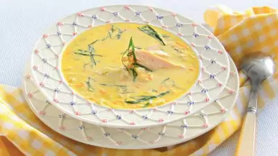 Нежный рисовый суп с курицей и базиликом