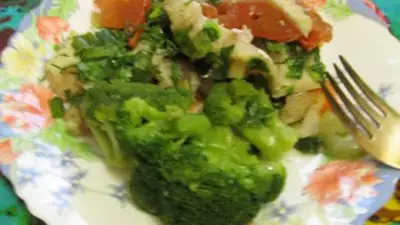 Диетический морской окунь запеченный с овощами