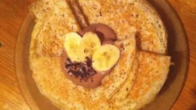 Дрожжевые блины с шоколадно-банановым кремом