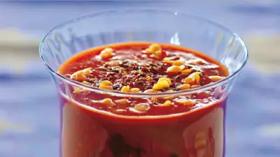 Острый томатный суп с тамариндовой пастой