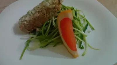 Икорная запеканка с салатом из молодого кабачка с огурцом