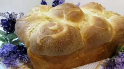 Сдобный хлеб с узором