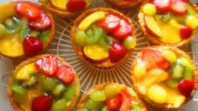 Пирожные корзиночки с фруктами