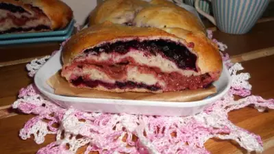 Пирог-плетёнка с ягодным ассорти
