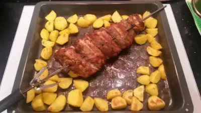 Свиные ребра на гриле в духовке с картошкой по-деревенски