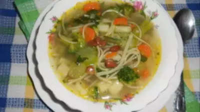Куриный суп с фасолью и спагетти