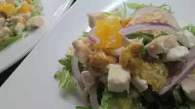 Куриный салат с апельсинами и фетой