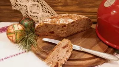 Домашний хлеб с вяленой вишней и грецкими орехами