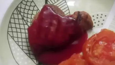 Свинина на гриле под красносмородиновым соусом