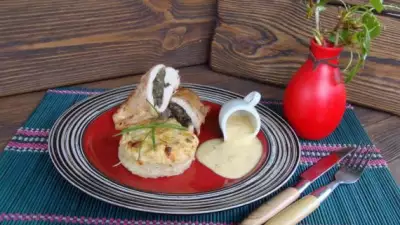 Котлета а-ля «Кордон Блю» с грибным дюкселем и картофельным гратеном