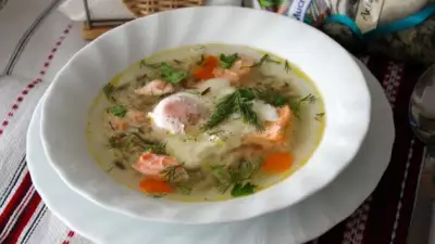 Суп из сёмги с рисом Акватика микс и яйцом пашот