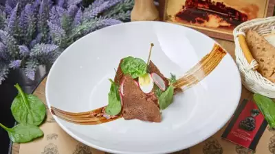 Парижский тар-тар из говядины с трюфельным айоли и гренками из ржаного хлеба