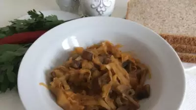 Капуста тушёная с грибами и картофелем