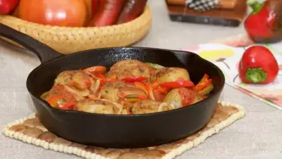 Тефтели с кус-кусом и овощами