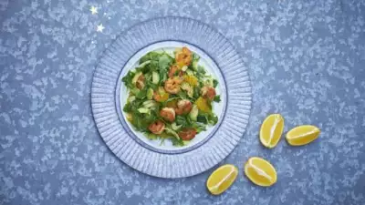 Салат из авокадо креветок и фенхеля