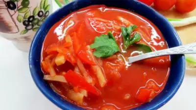 Постный томатный суп с сельдереем