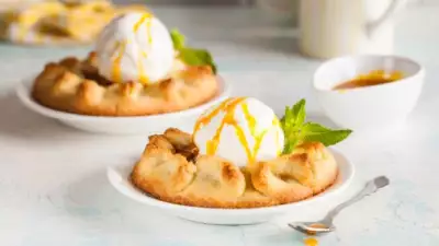 Яблочные мини-пироги с мороженым