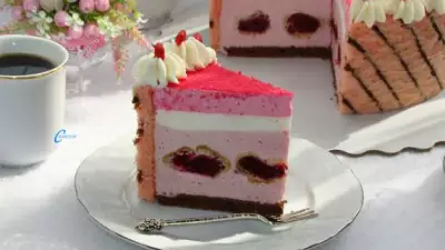 Муссовый  торт " Малиновая нежность"