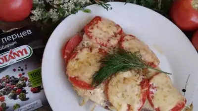 Запеченная камбала с помидорами и сыром