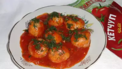 Куриные фрикадельки в остром томатном соусе