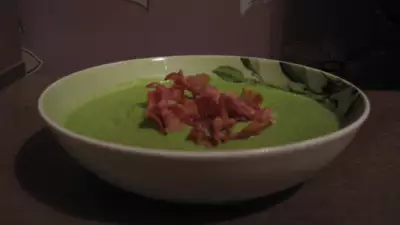Суп-пюре из брокколи с беконом