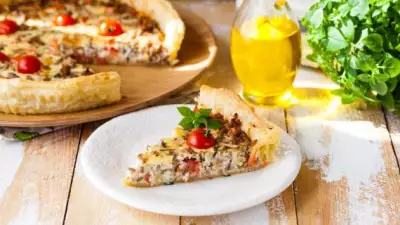 Итальянский пирог с фаршем и помидорами