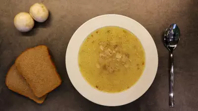Нежный суп с грибами и сыром с голубой плесенью