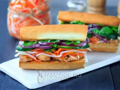 Вьетнамский сэндвич «Бан Ми» с курицей