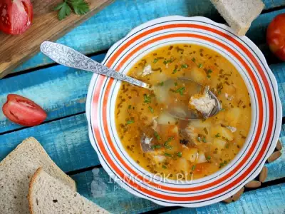 Рыбный суп из консервов сардины с помидорами