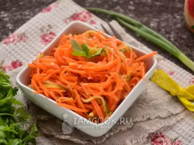 Салат с морковью и огурцом (по-корейски)