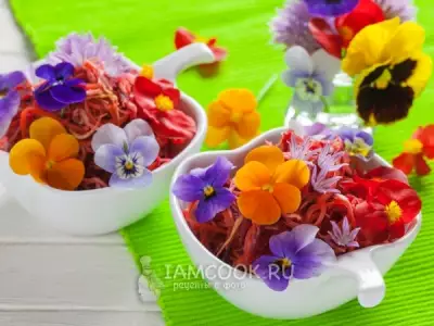 Салат «Щётка» с цветами