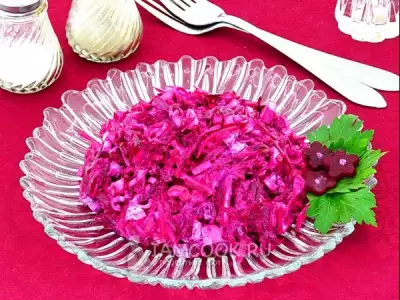 Свекольный салат с крабовыми палочками