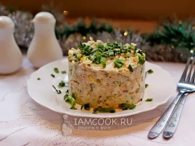 Салат из консервированной печени трески с яйцами