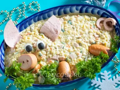 Оливье с колбасой на Новый год Свиньи 2019