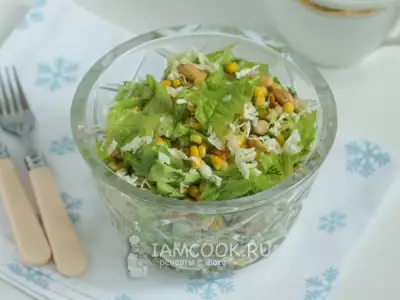 Салат с кукурузой и солёным арахисом