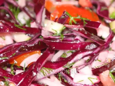Витаминный салат из краснокачанной капусты