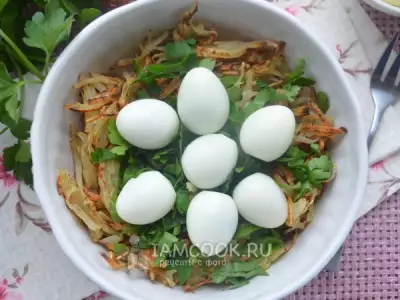 Салат «Гнездо глухаря» с перепелиными яйцами