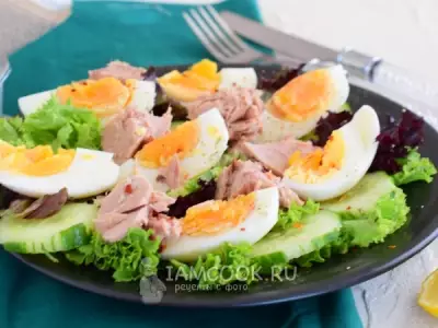 Салат с тунцом, огурцом и яйцом