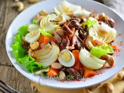 Салат с желудками и морковью