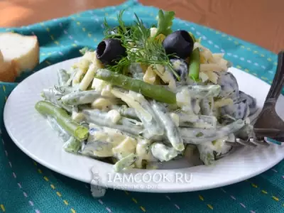 Салат из зеленой фасоли, сыра и яиц