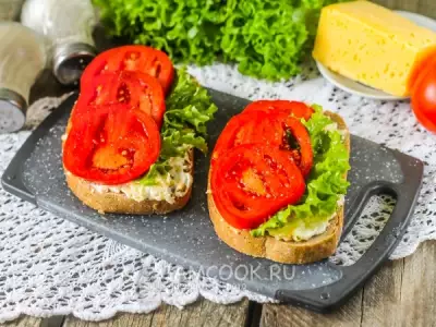 Бутерброды с помидором, сыром и чесноком фото