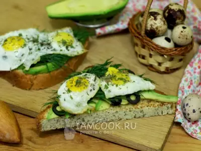 Бутерброды с авокадо и перепелиными яйцами