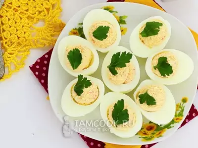 Яйца, фаршированные крабовыми палочками